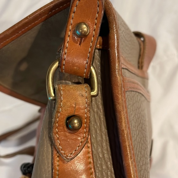 Vintage Dooney & Bourke Taupe All Weather Leather Crossbody - Picture 15 of 16